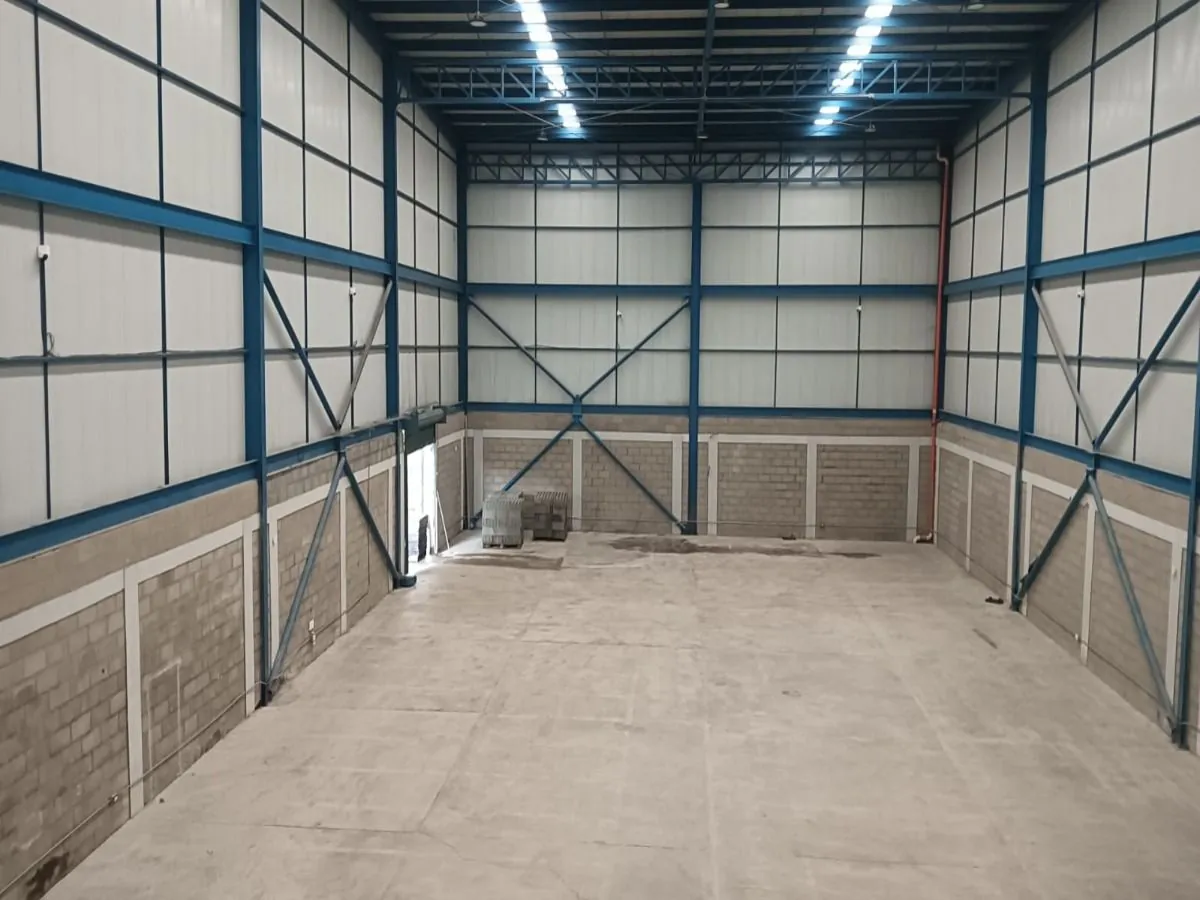 Bodega en Venta en Tribunas Corcega, LA GRANJA, 640,0 m² — CREBI