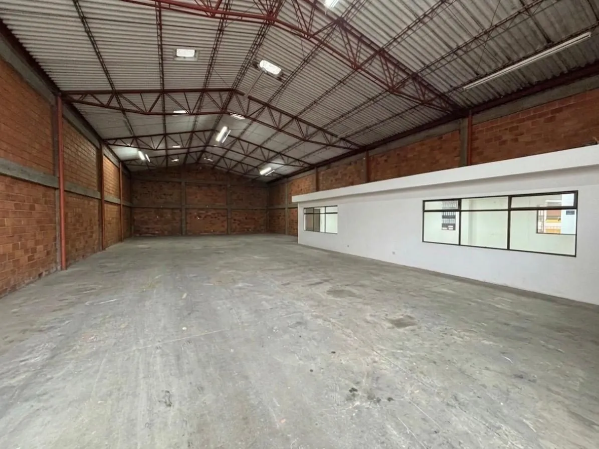 Bodega en Arriendo en La Playita, Dosquebradas, 500,0 m² — CREBI