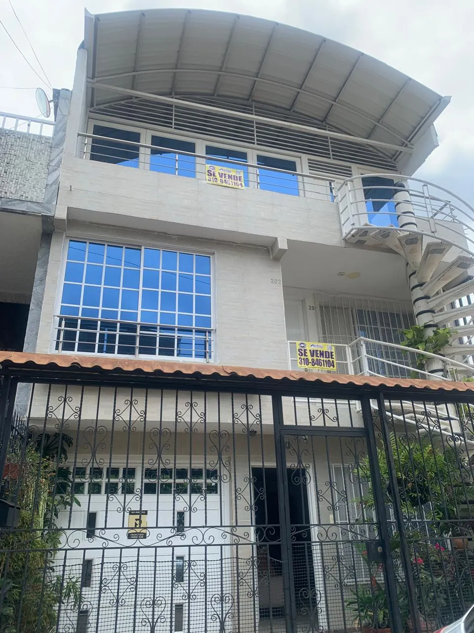 Edificio en Venta en Departamental, Cali, 200,0 m² — CREBI