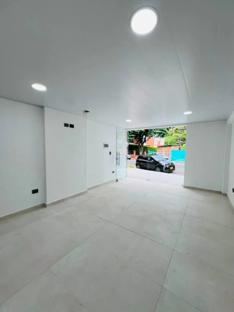 Local en Arriendo en Los Alpes, Pereira, 31,0 m² — CREBI