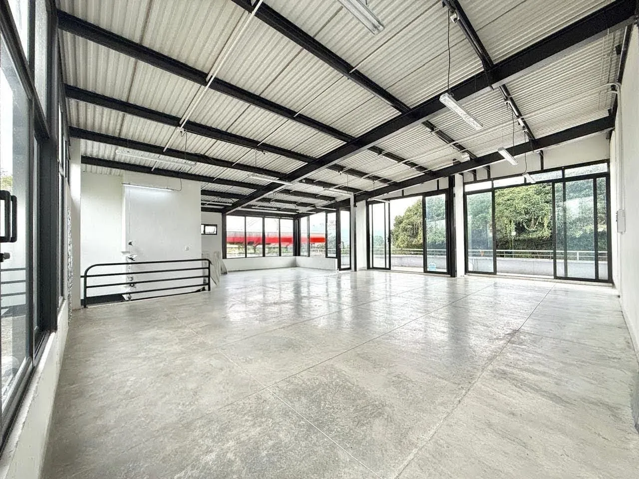 Local en Arriendo en Tribunas Corcega, Huertas, 180,0 m² — CREBI