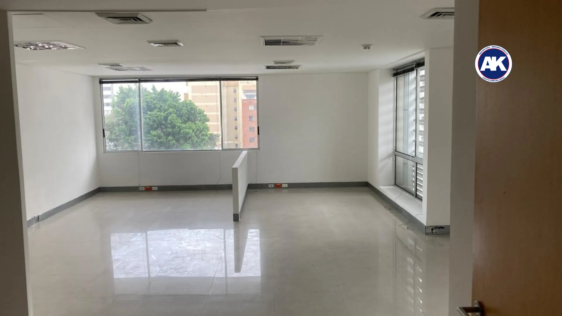 Oficina en Arriendo en Santa Mónica, Cali, 72,0 m² — CREBI