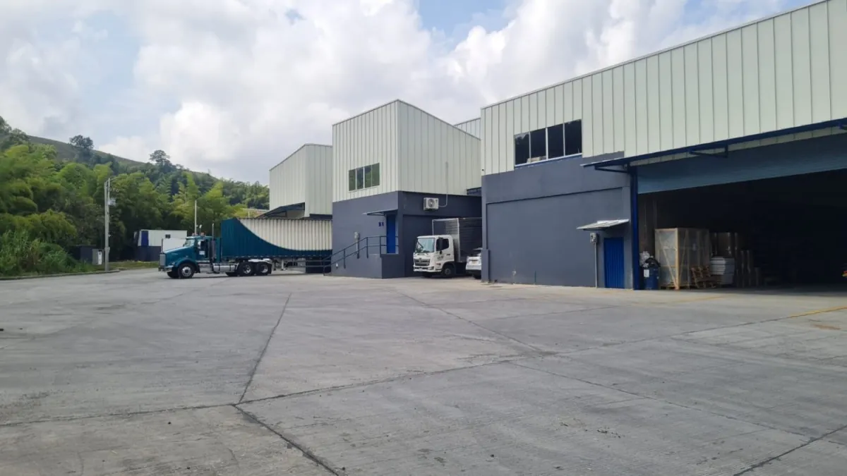 Bodega en Arriendo en Tribunas Corcega, LA GRANJA, 640,0 m² (foto 2) — CREBI