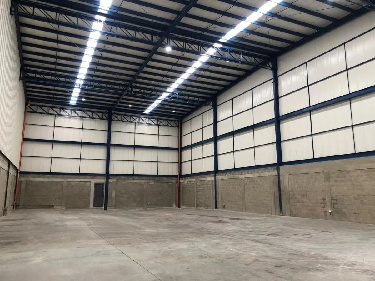 Bodega en Venta en Tribunas Corcega, LA GRANJA, 640,0 m² (foto 2) — CREBI