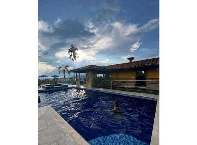 Local en Venta en Tribunas Corcega, Pereira, 84,0 m² (foto 2) — CREBI