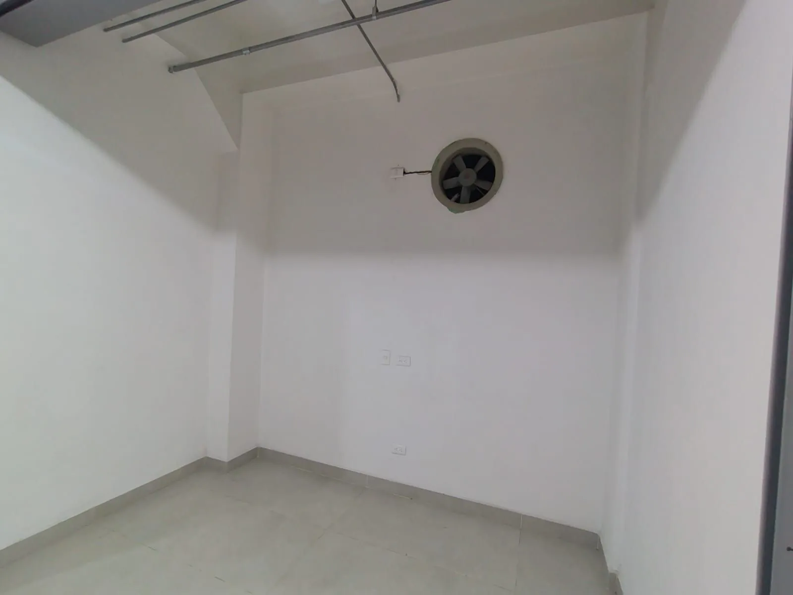 Local en Arriendo en Sector Galeria Central, Pereira, 10,0 m² (foto 2) — CREBI