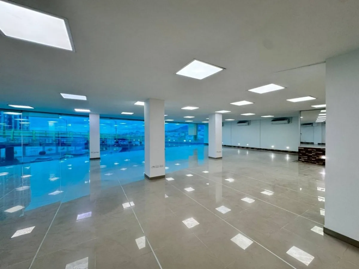 Oficina en Arriendo en San Jose Sur, Pereira, 440,0 m² — CREBI