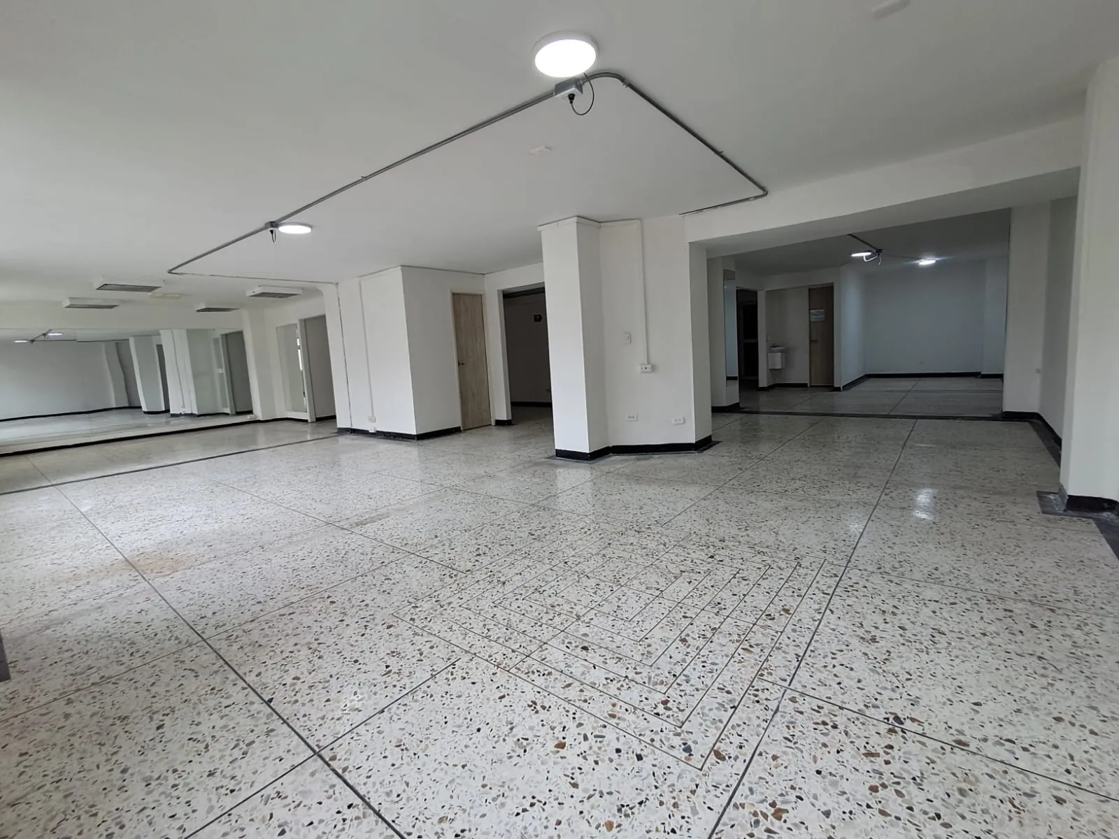 Oficina en Arriendo en Sector Plaza de Bolivar, Pereira, 250,0 m² (foto 2) — CREBI