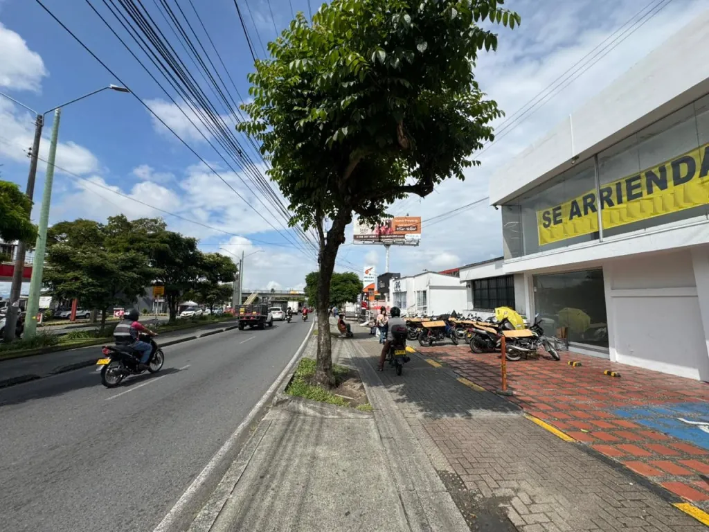 Local en Arriendo en Avenida 30 de Agosto, Pereira, 600,0 m² (foto 2) — CREBI