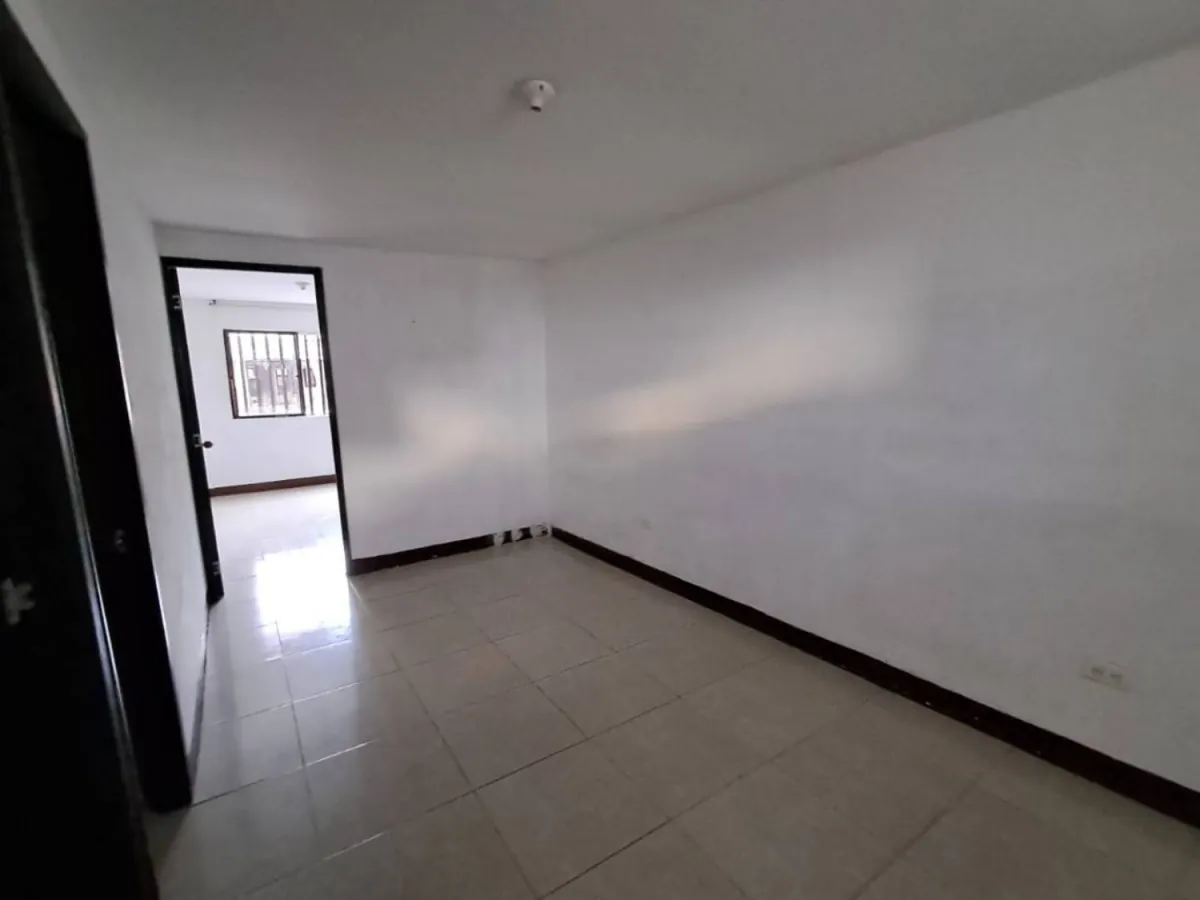Local en Arriendo en Kennedy, Pereira, 60,0 m² — CREBI
