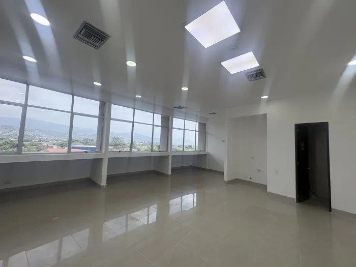 Oficina en Venta en Unicentro Cali, Cali, 45,0 m² (foto 2) — CREBI