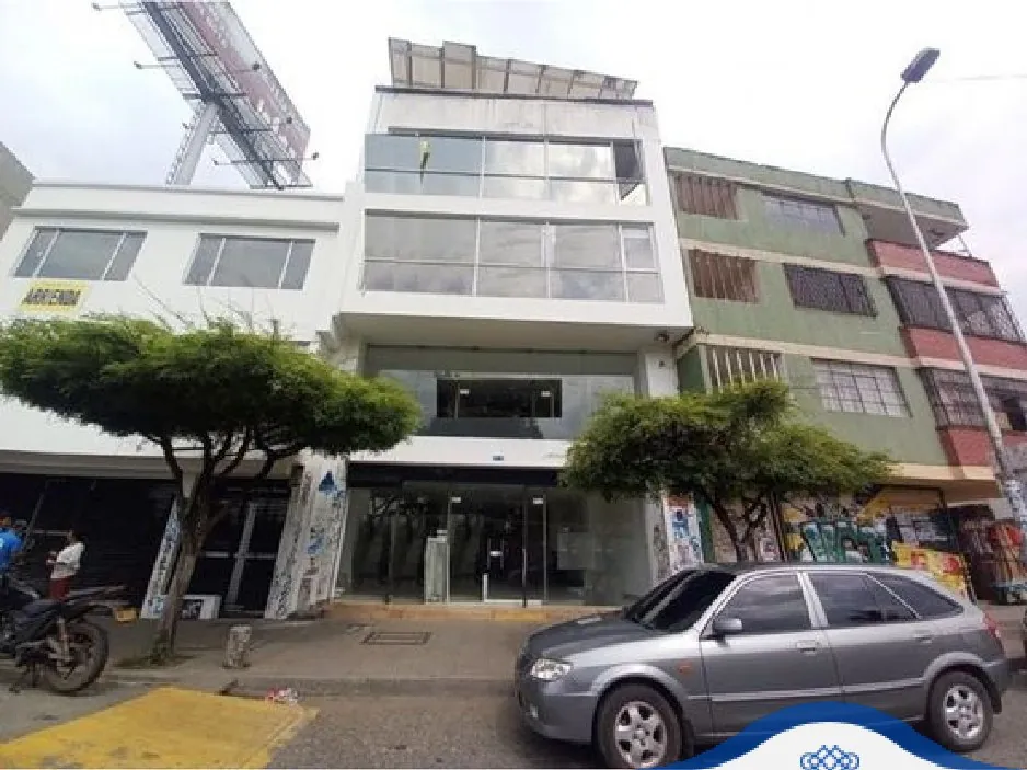 Edificio en Arriendo en Los Libertadores, Cali, 1484,0 m² — CREBI