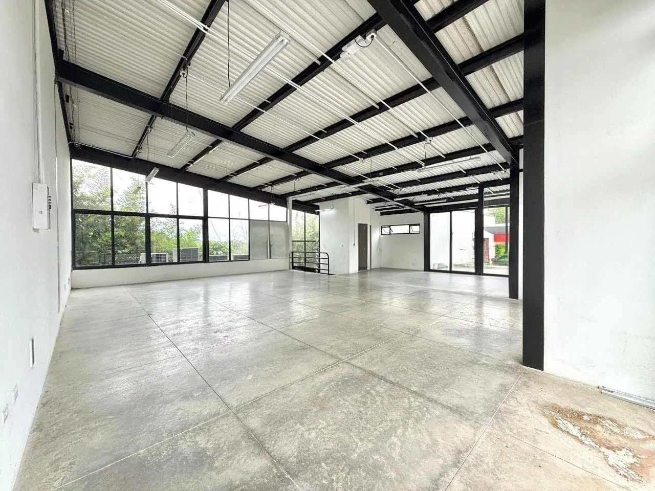 Local en Arriendo en Tribunas Corcega, Huertas, 180,0 m² (foto 2) — CREBI
