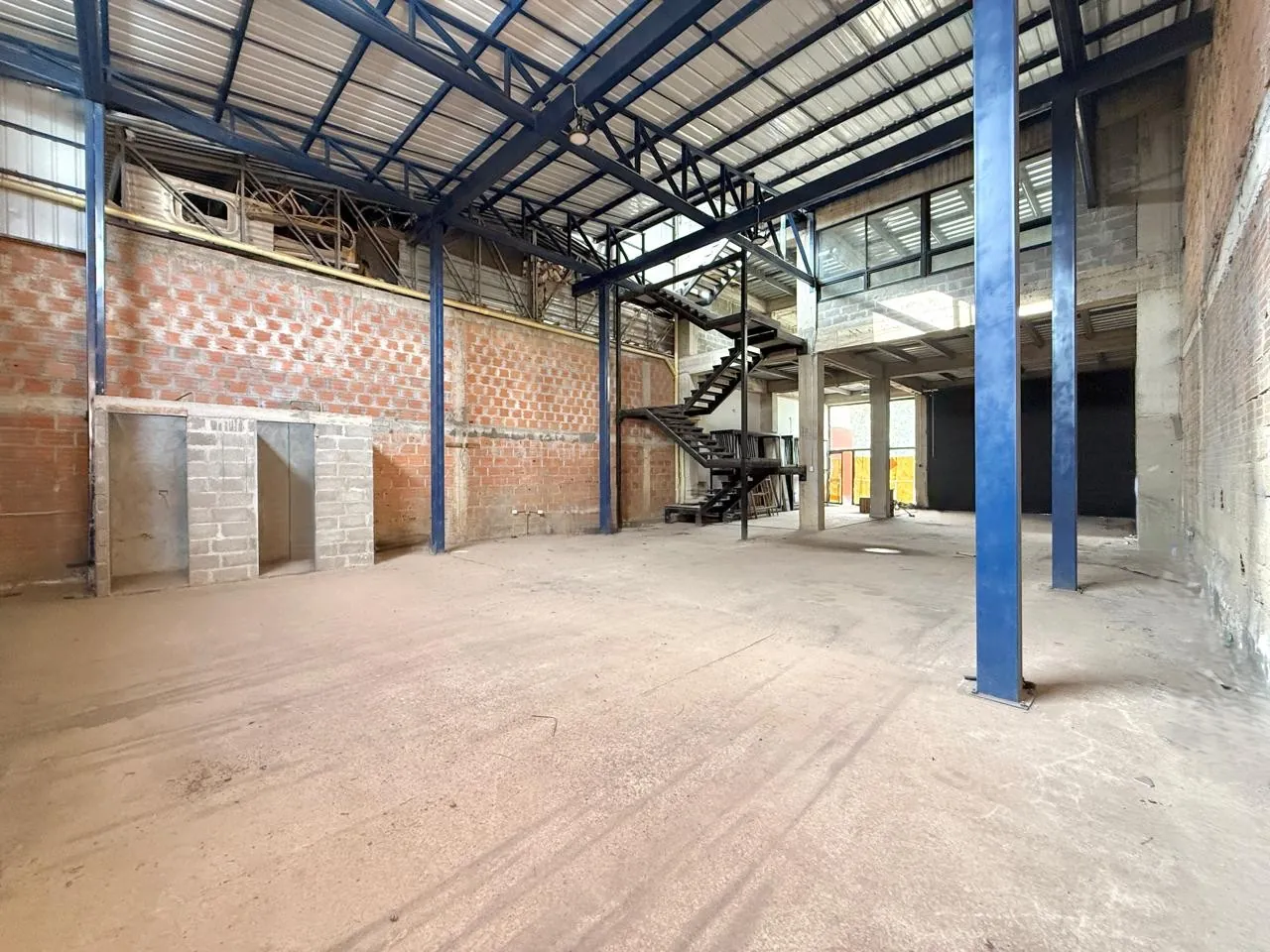 Bodega en Arriendo en Los Conquistadores, Pereira, 500,0 m² (foto 2) — CREBI