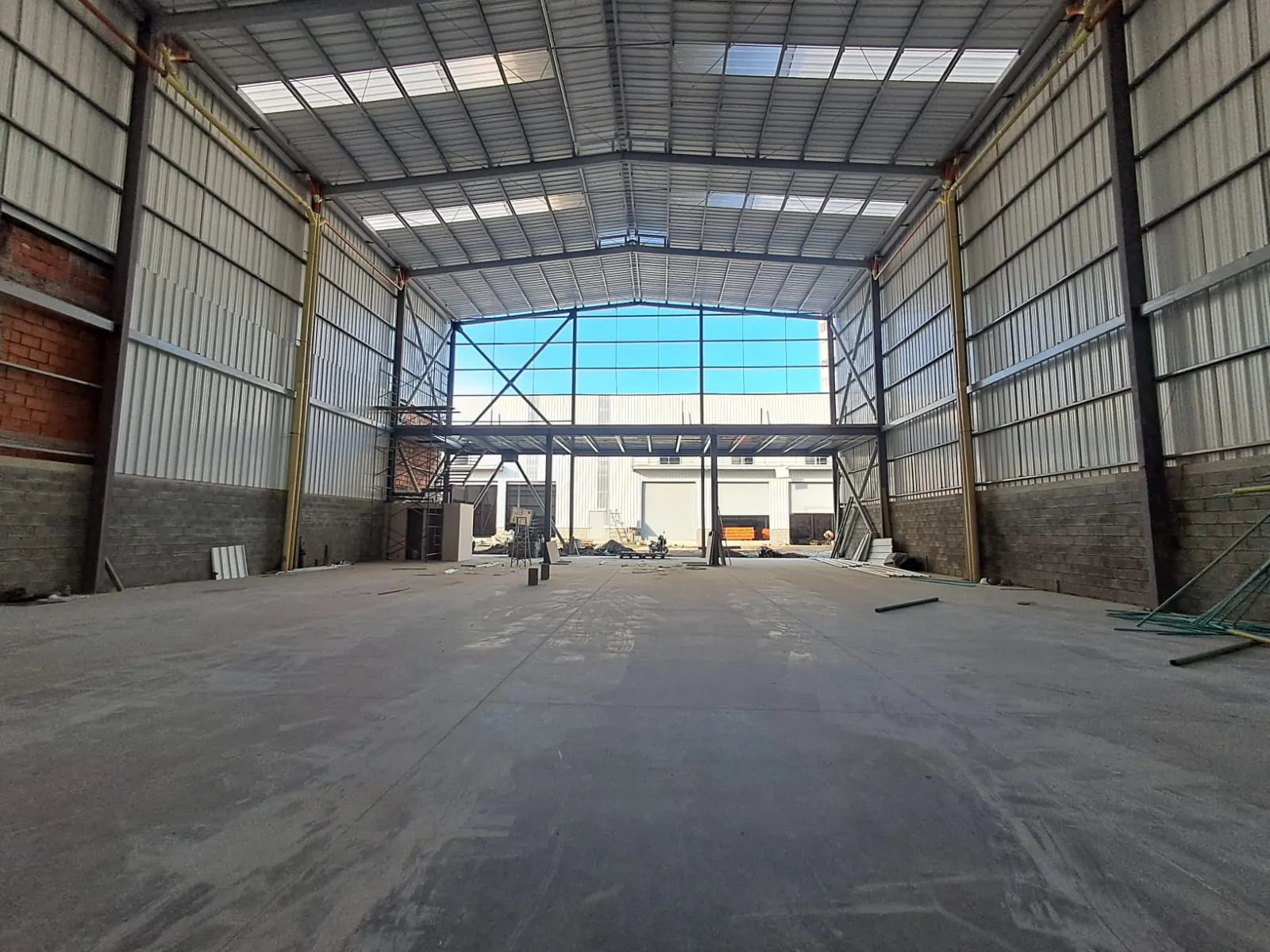 Bodega en Arriendo en La Playita, Dosquebradas, 700,0 m² (foto 2) — CREBI