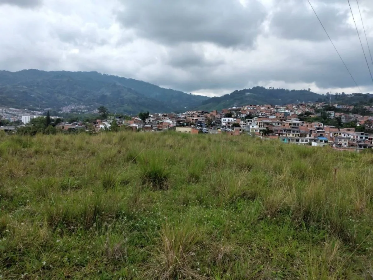 Lote en Venta en Solidaridad por Colombia, Dosquebradas, 30611,0 m² (foto 2) — CREBI