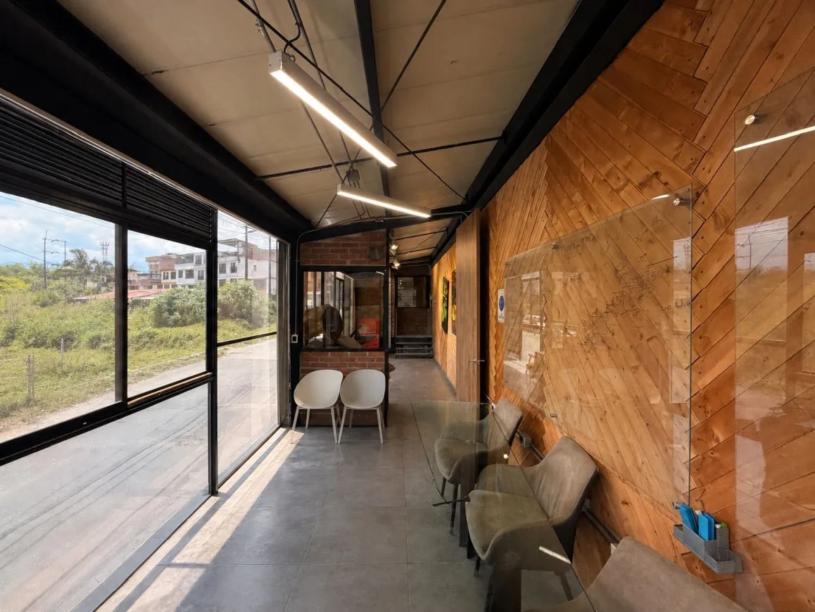 Oficina en Arriendo en Vallarta, Dosquebradas, 220,0 m² (foto 2) — CREBI