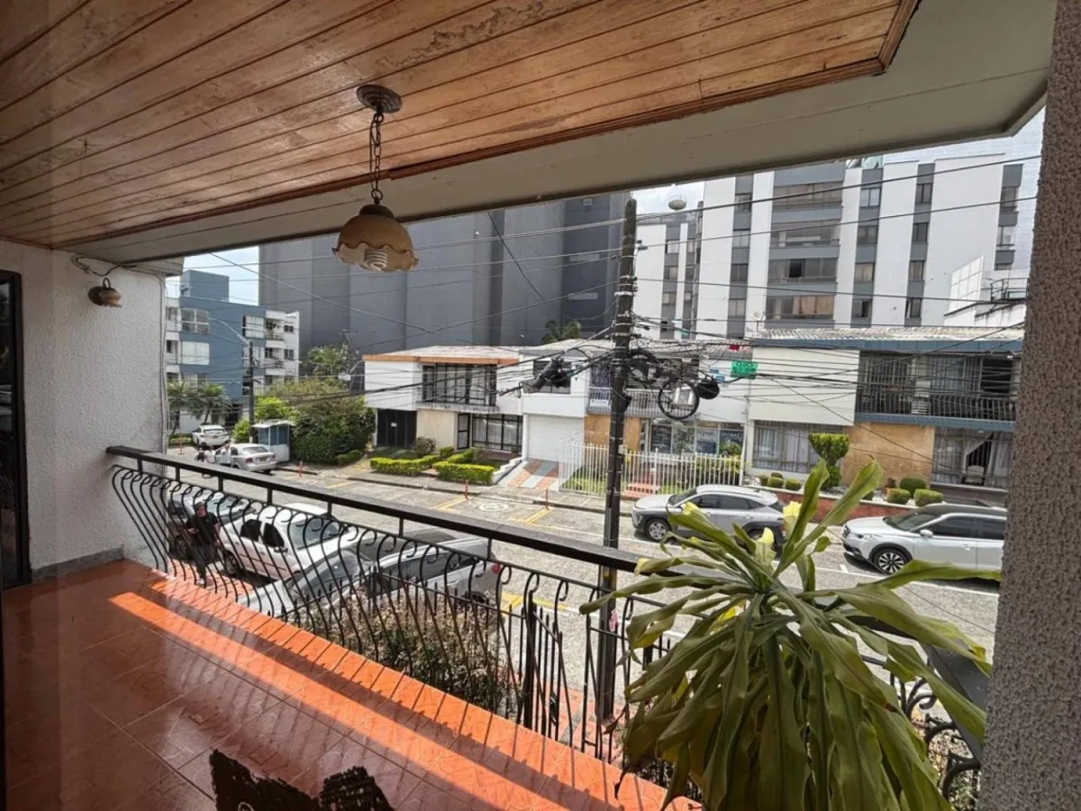 Local en Arriendo en Cambulos, Pereira, 218,0 m² — CREBI