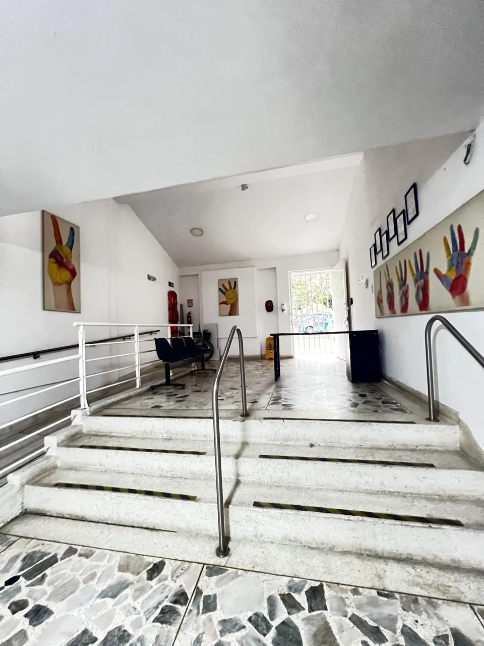 Local en Arriendo en Urbanización Tequendama, Cali, 450,0 m² (foto 2) — CREBI