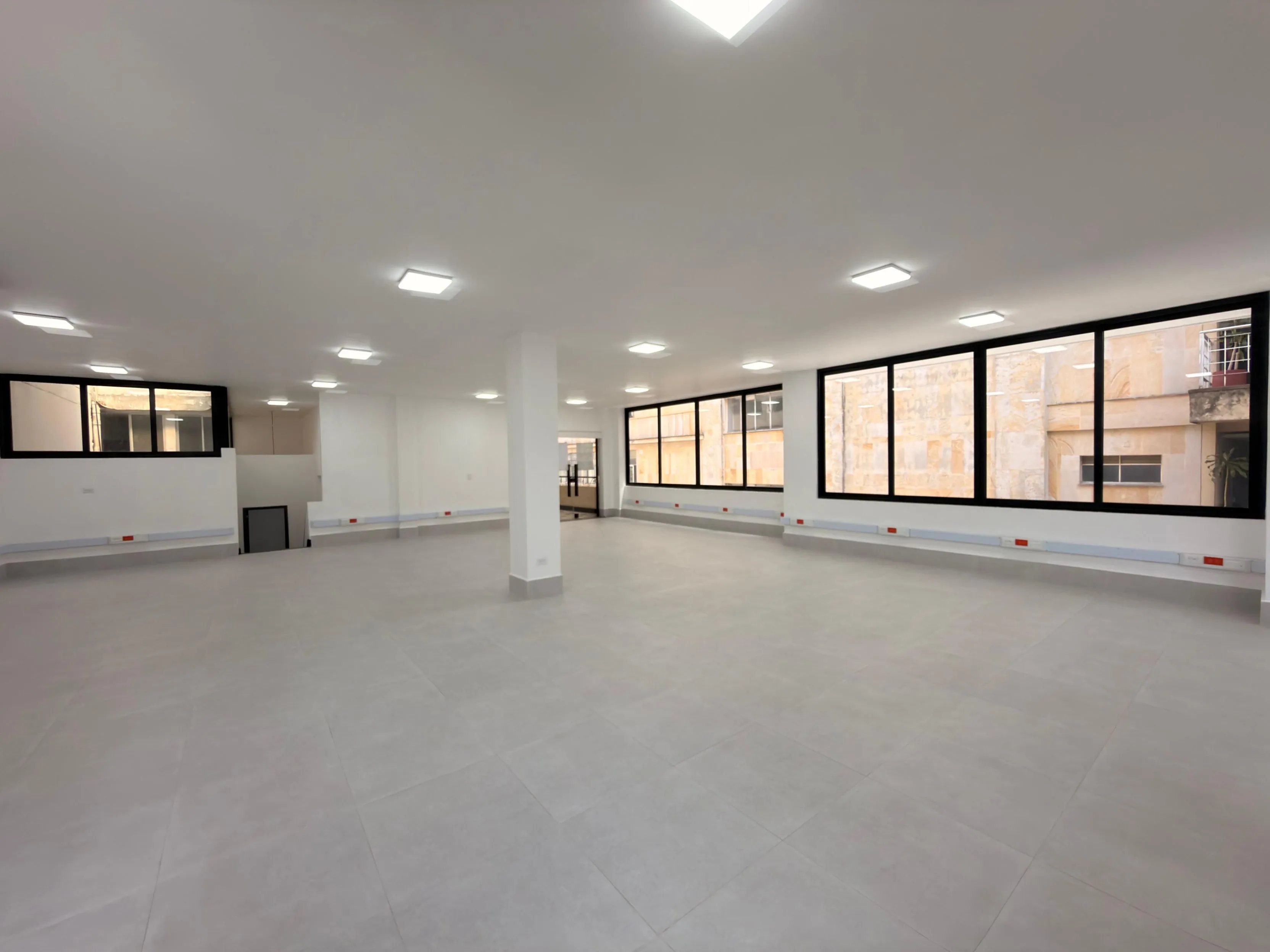 Oficina en Arriendo en Sector Plaza de Bolivar, Pereira, 173,0 m² (foto 2) — CREBI