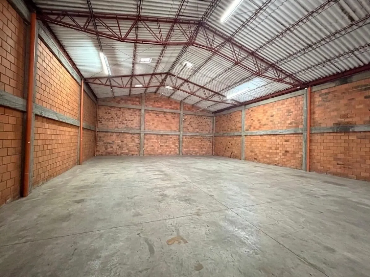 Bodega en Arriendo en La Playita, Dosquebradas, 500,0 m² (foto 2) — CREBI