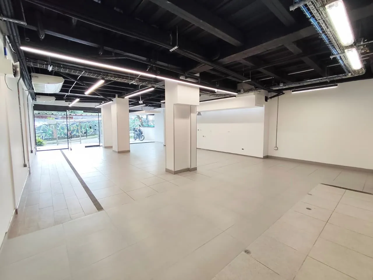 Local en Arriendo en Ciudad Jardin, Pereira, 120,0 m² (foto 3) — CREBI