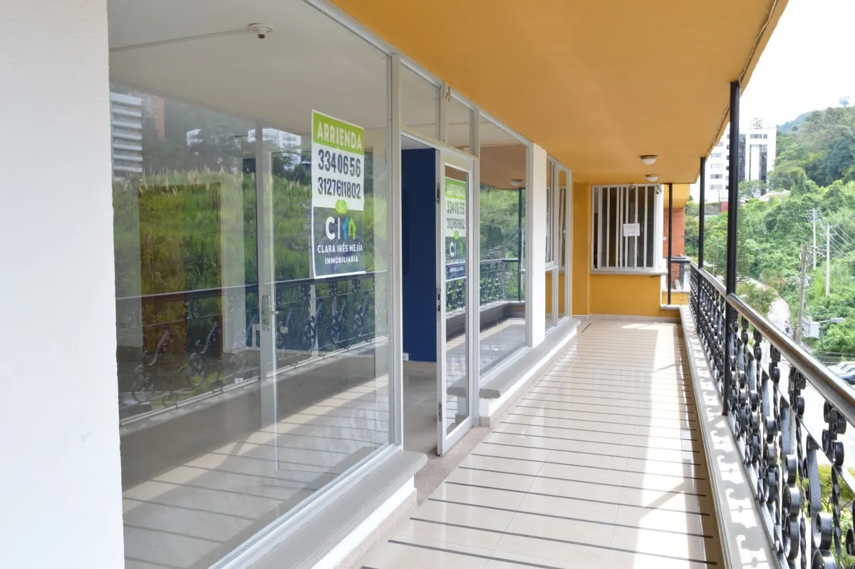 Local en Arriendo en Cambulos, Pereira, 52,0 m² — CREBI