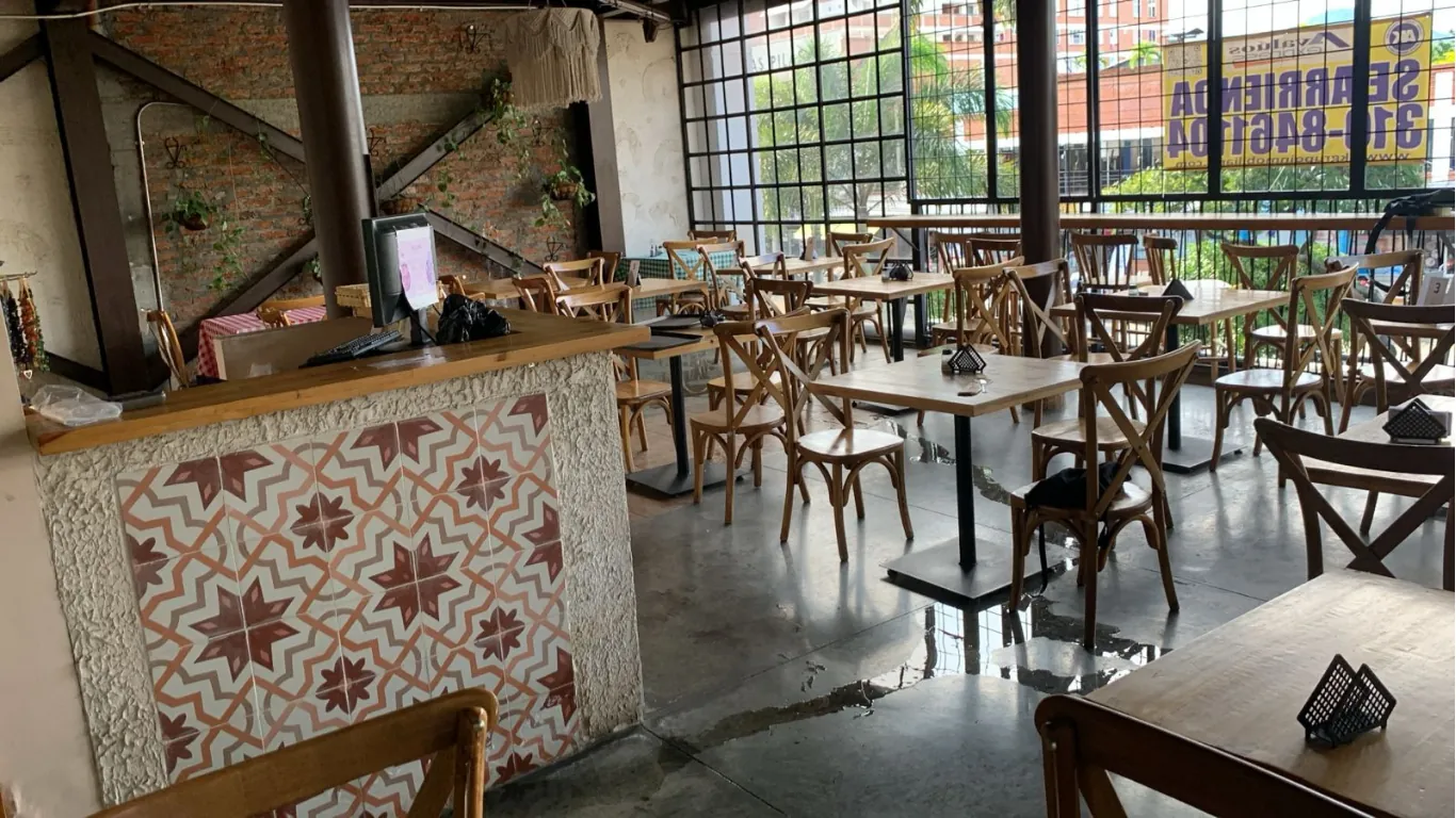 Local en Arriendo en Cuarto de Legua - Guadalupe, Cali, 240,0 m² (foto 3) — CREBI
