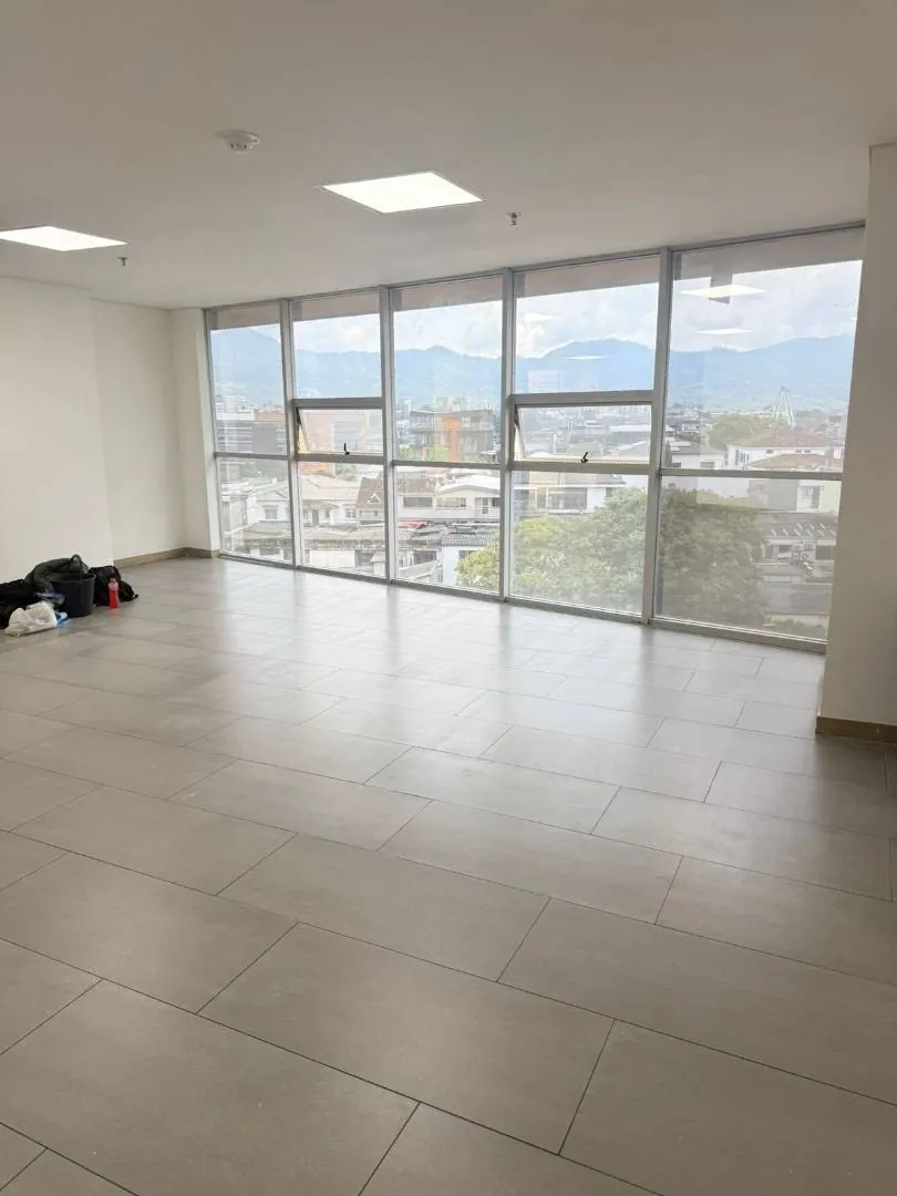 Oficina en Arriendo en San Jose Sur, Pereira, 56,0 m² (foto 2) — CREBI