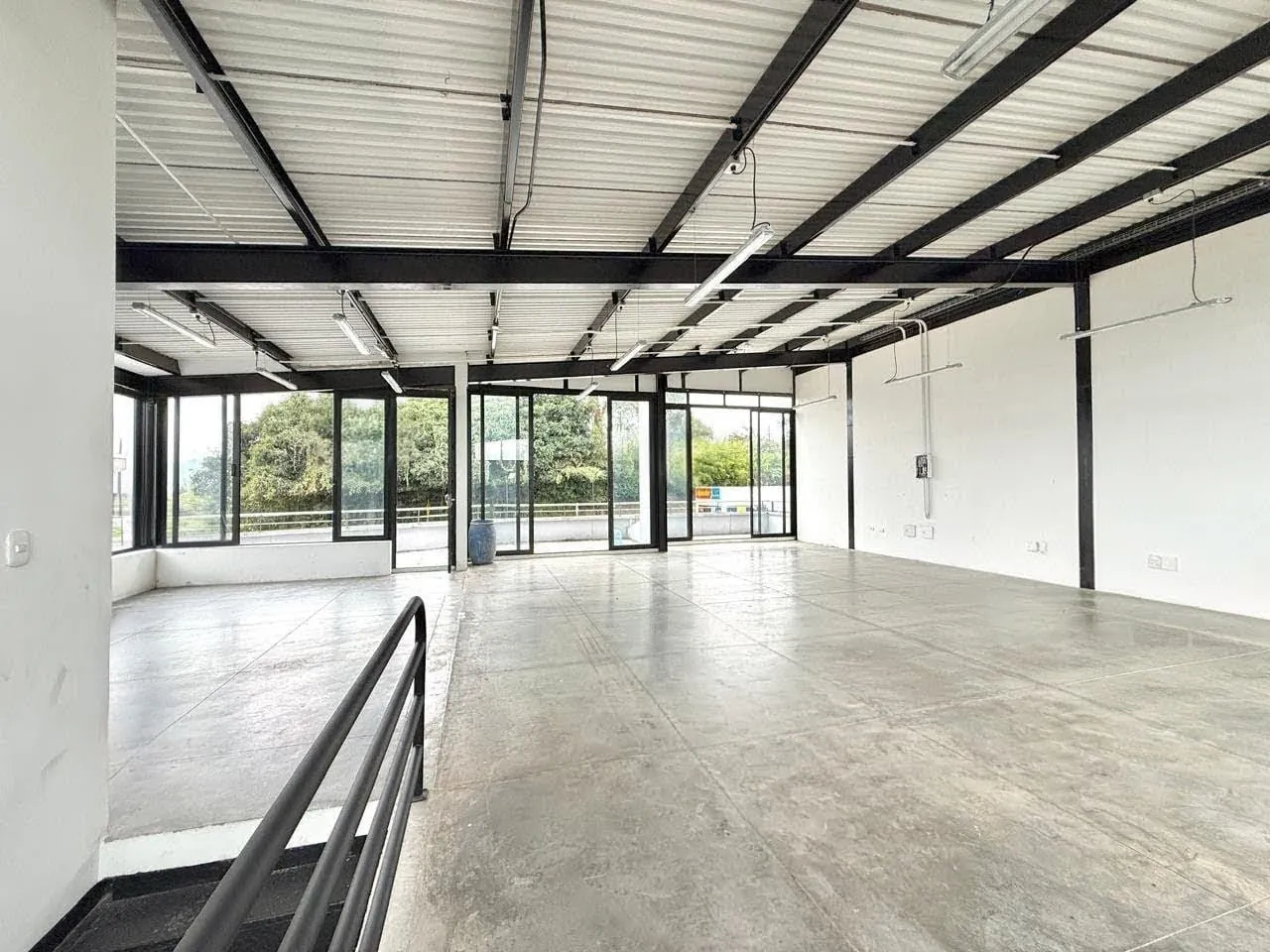 Local en Arriendo en Tribunas Corcega, Huertas, 180,0 m² (foto 3) — CREBI