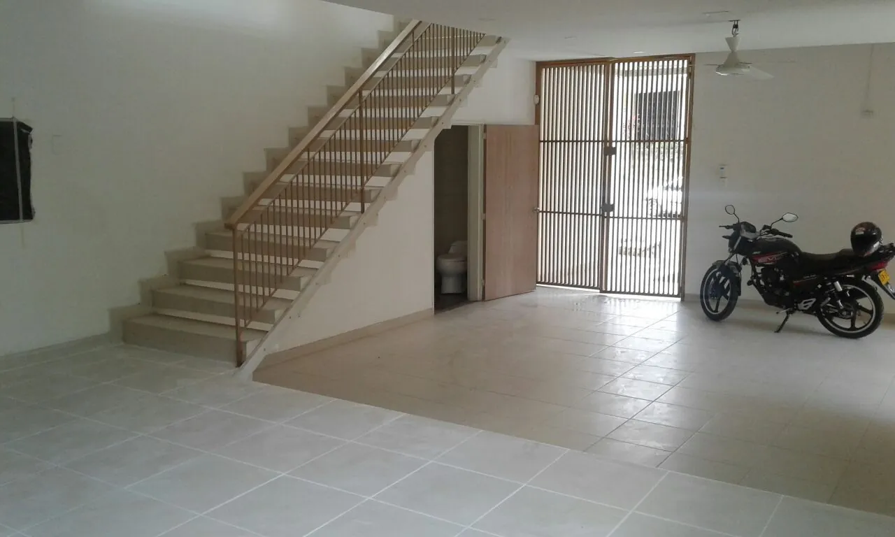 Local en Arriendo en Santa Mónica, Cali, 325,0 m² (foto 3) — CREBI