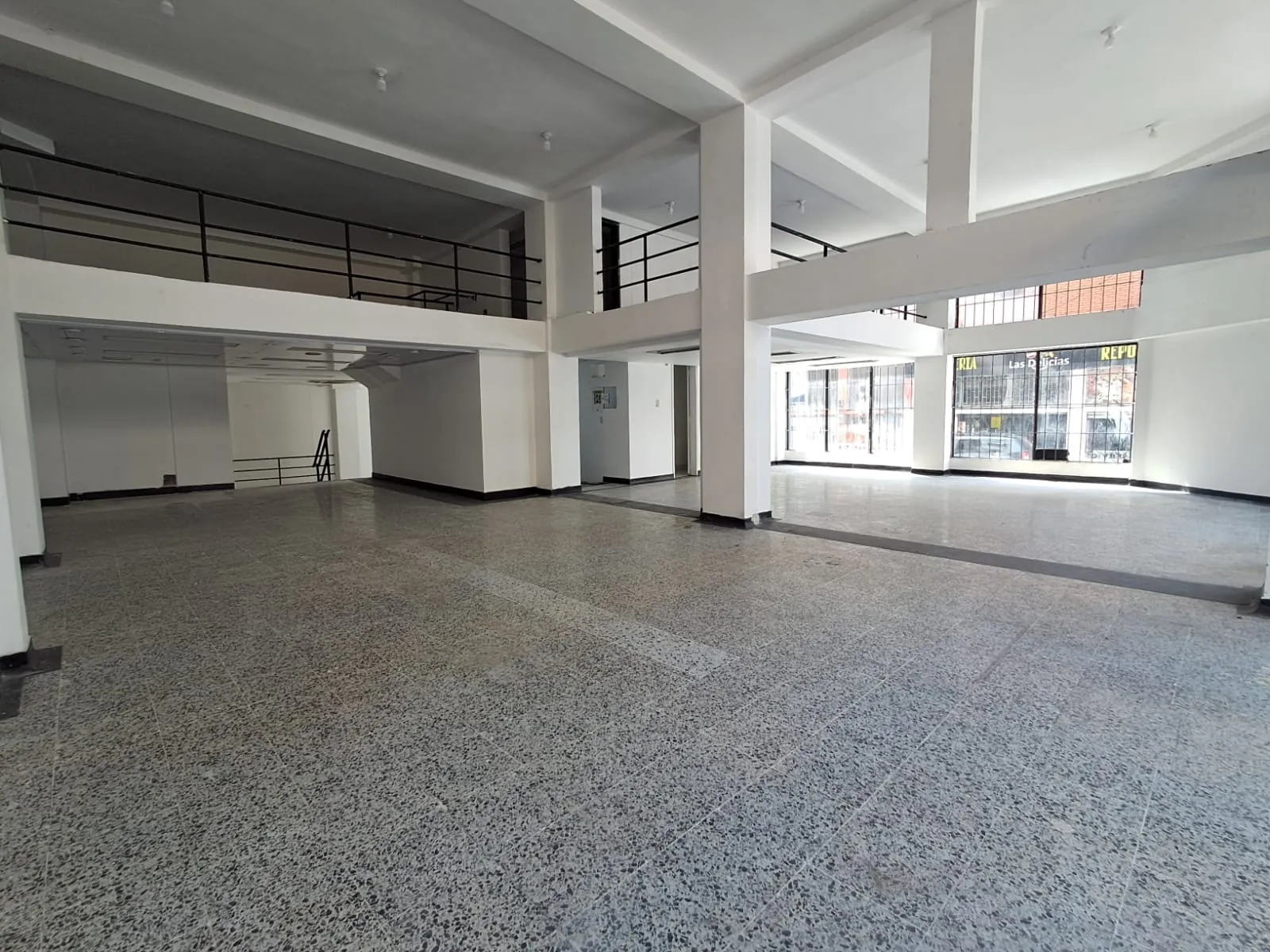 Local en Arriendo en Sector Plaza de Bolivar, Pereira, 400,0 m² (foto 3) — CREBI