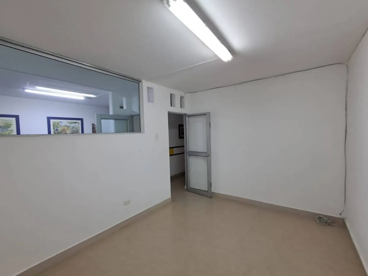 Local en Arriendo en Sector Galeria Central, Pereira, 30,0 m² (foto 4) — CREBI