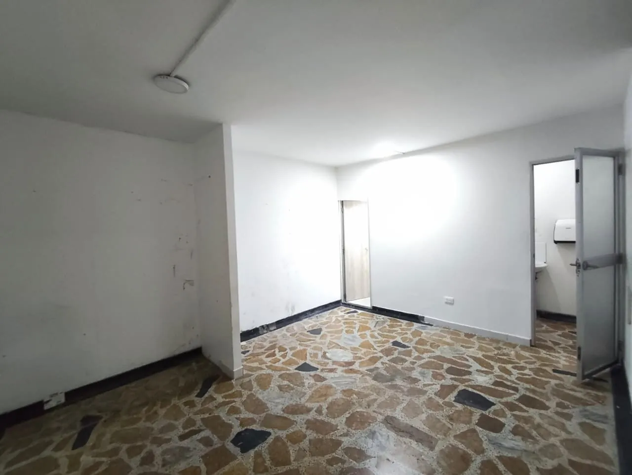 Local en Arriendo en Los Alamos, Pereira, 752,0 m² (foto 4) — CREBI