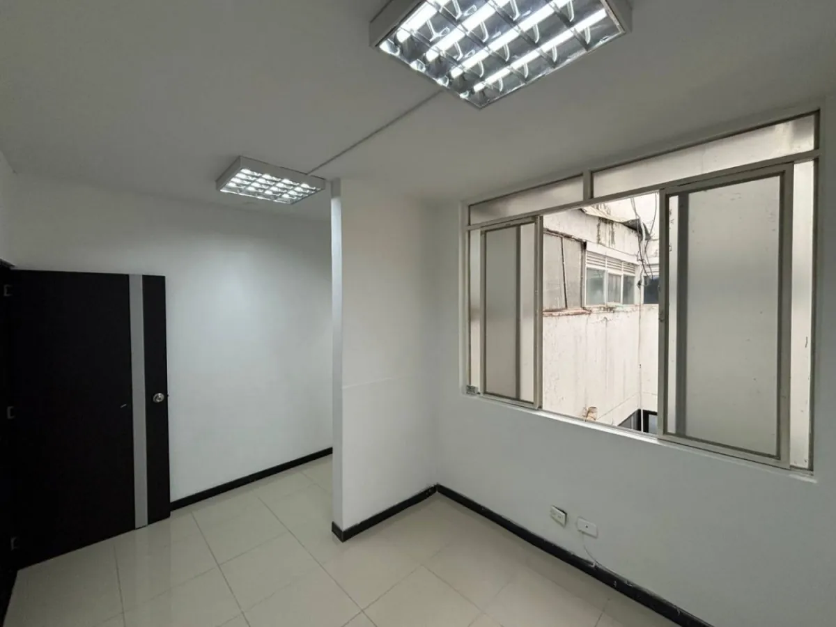 Oficina en Arriendo en Sector Plaza de Bolivar, Pereira, 18,0 m² (foto 3) — CREBI