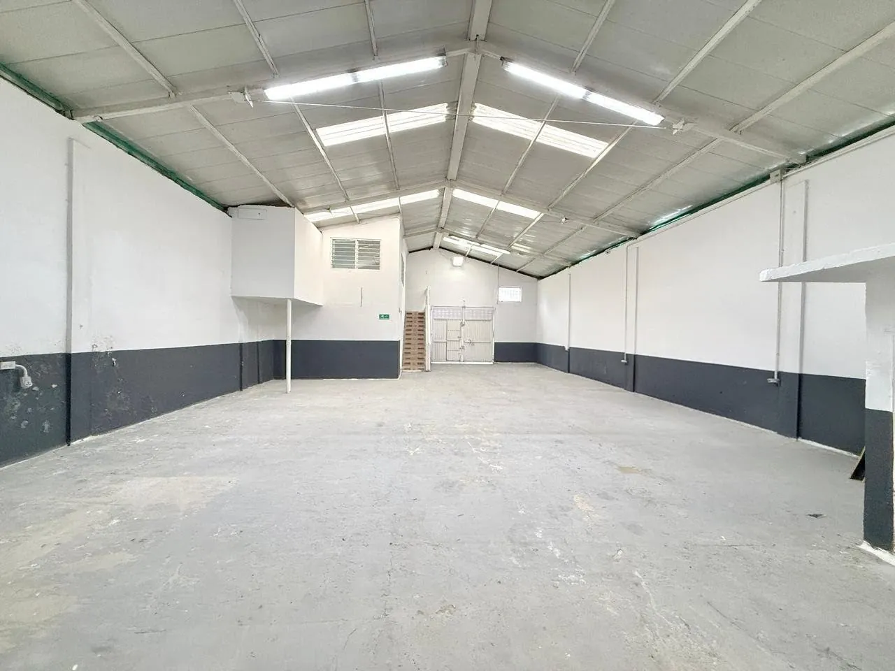 Bodega en Arriendo en Tribunas Corcega, Pereira, 350,0 m² (foto 4) — CREBI