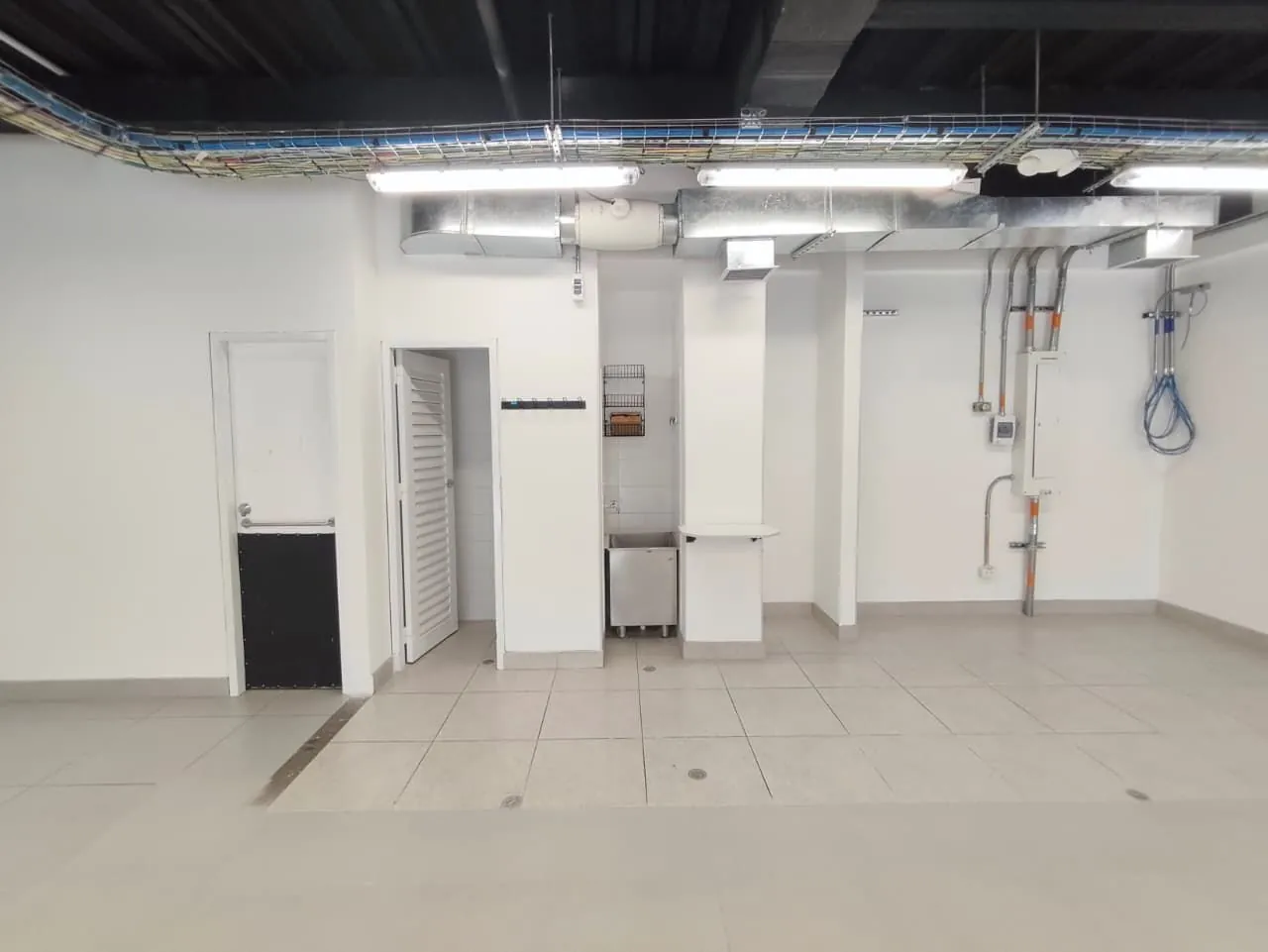 Local en Arriendo en Ciudad Jardin, Pereira, 120,0 m² (foto 5) — CREBI