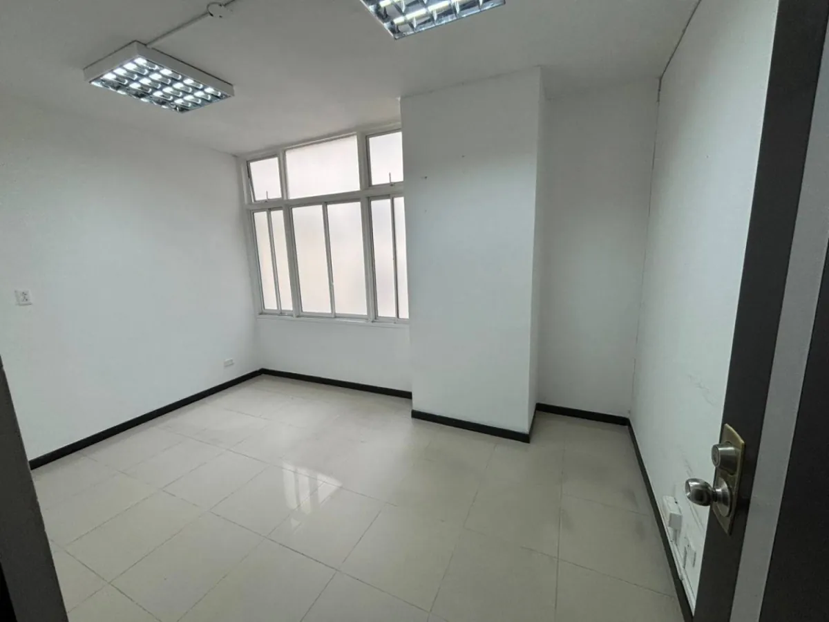 Oficina en Arriendo en Sector Plaza de Bolivar, Pereira, 18,0 m² (foto 4) — CREBI