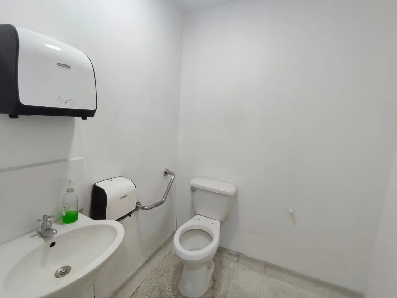 Local en Arriendo en Los Alamos, Pereira, 752,0 m² (foto 6) — CREBI