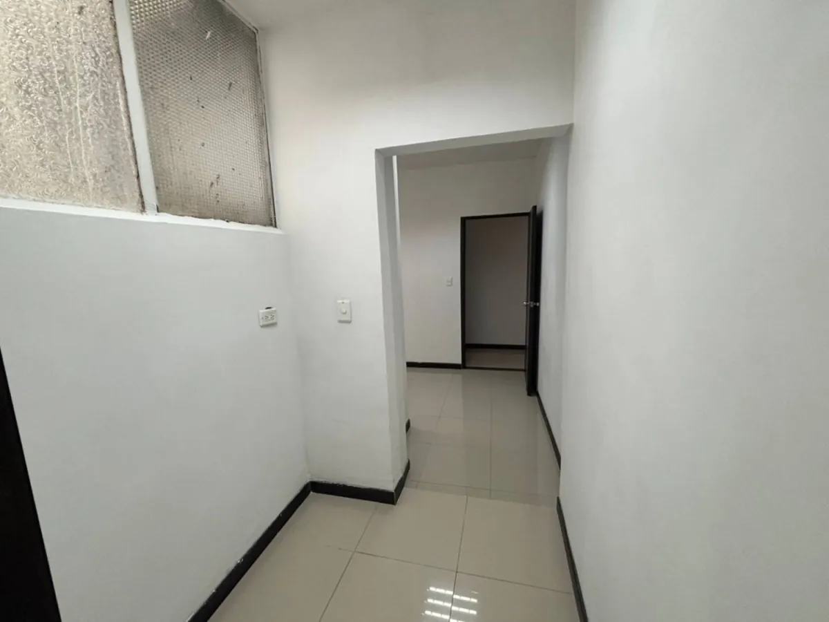 Oficina en Arriendo en Sector Plaza de Bolivar, Pereira, 18,0 m² (foto 5) — CREBI