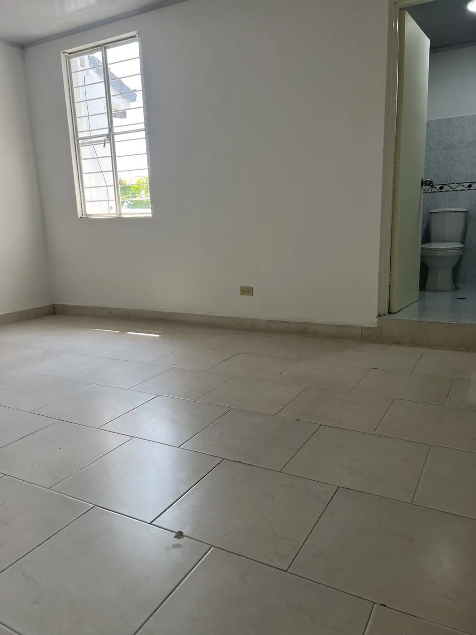 Local en Arriendo en Urbanización Tequendama, Cali, 164,0 m² (foto 8) — CREBI