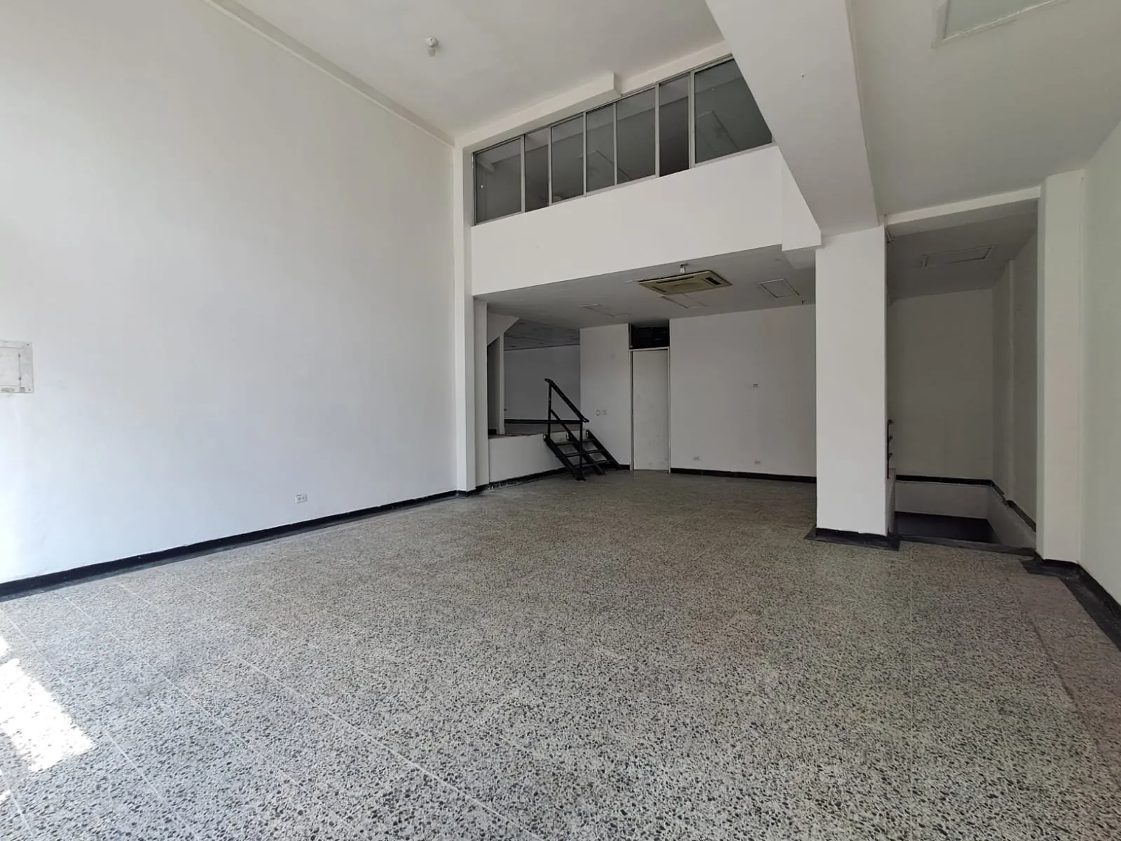 Local en Arriendo en Sector Plaza de Bolivar, Pereira, 400,0 m² (foto 8) — CREBI