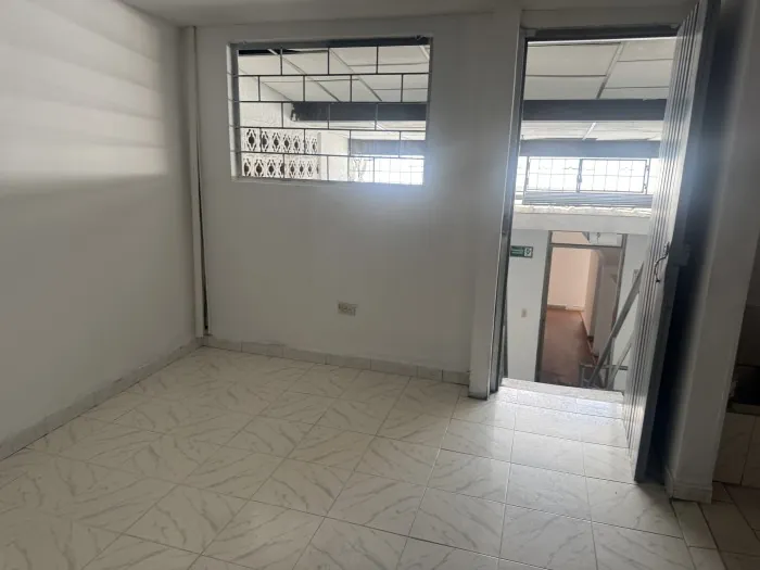 Bodega en Arriendo en Manzanares, Cali, 280,0 m² (foto 8) — CREBI