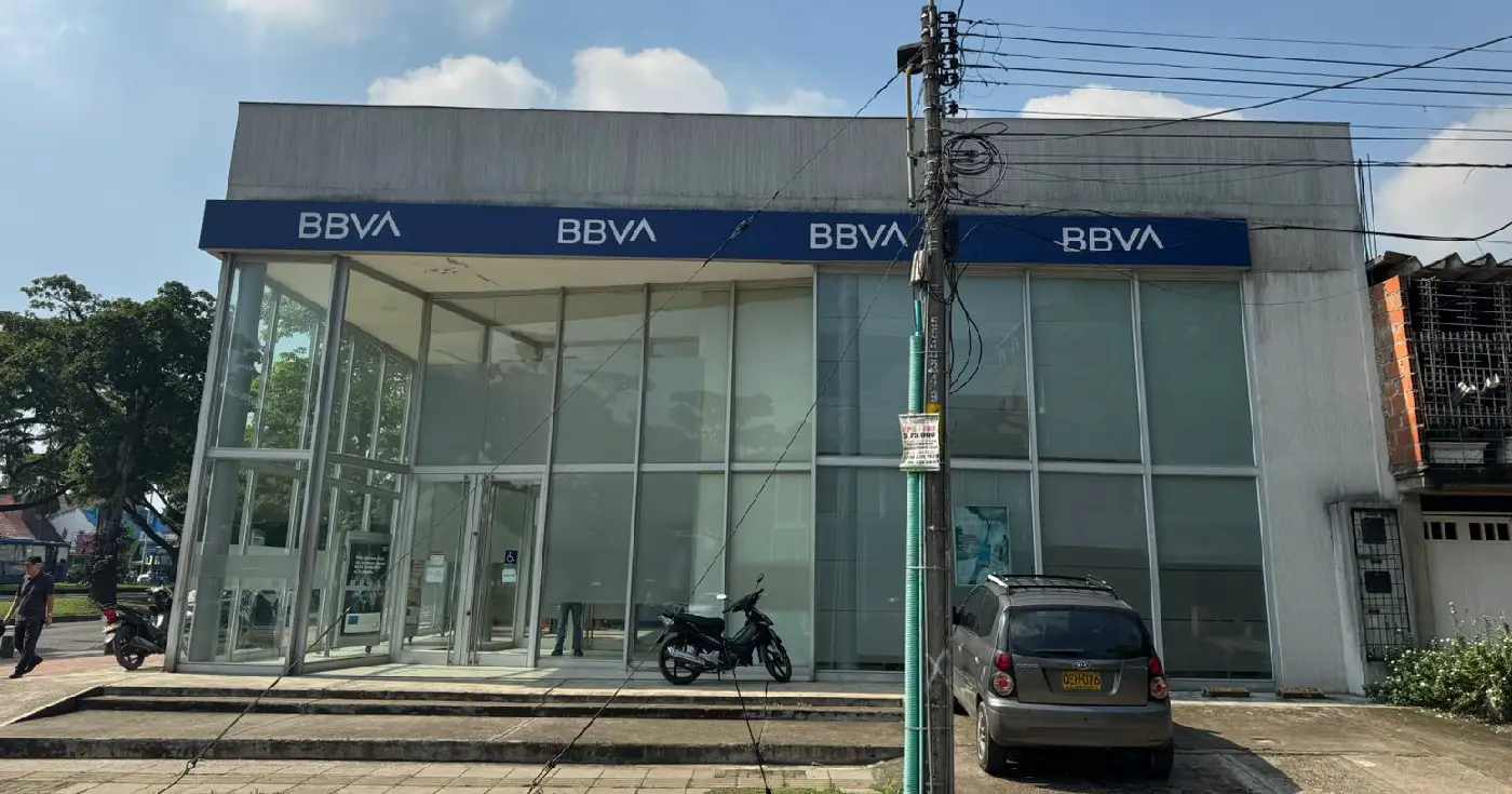 Local en Arriendo - Vipasa, Avenida 3G Norte, 472,0 m² — CREBI