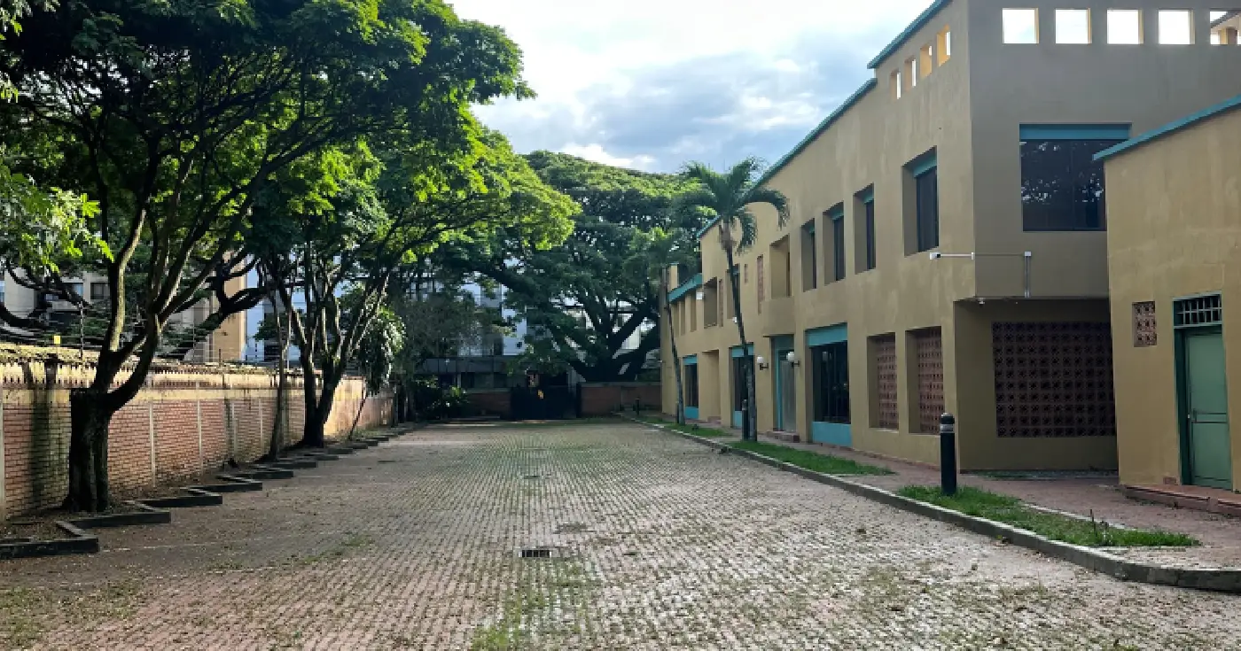 Edificio en Arriendo - , 3000,0 m² (foto 2) — CREBI