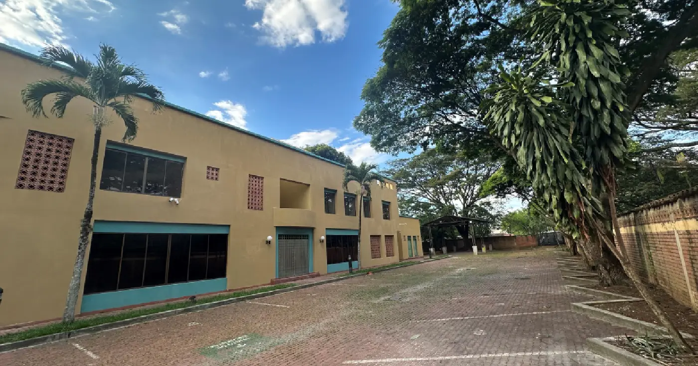 Edificio en Arriendo - , 3000,0 m² — CREBI