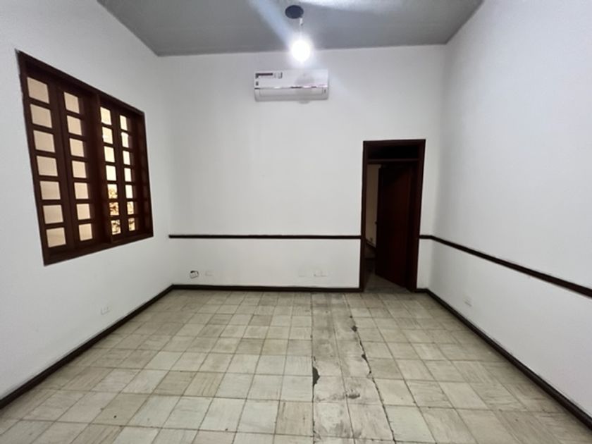 Edificio en Venta - Avenida 9 Norte, Granada, 403,0 m² (foto 2) — CREBI