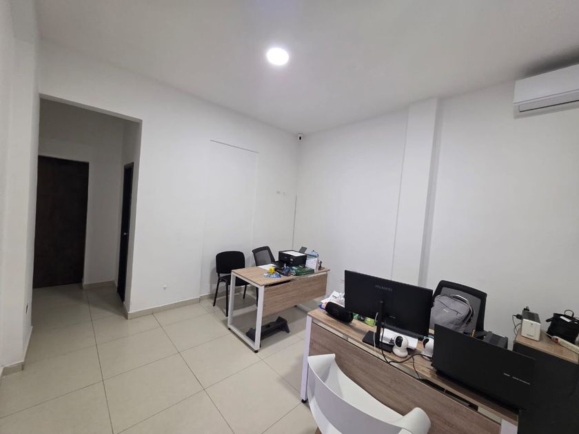 Local en Venta - Avenida 9 Norte, Granada, 213,0 m² (foto 5) — CREBI
