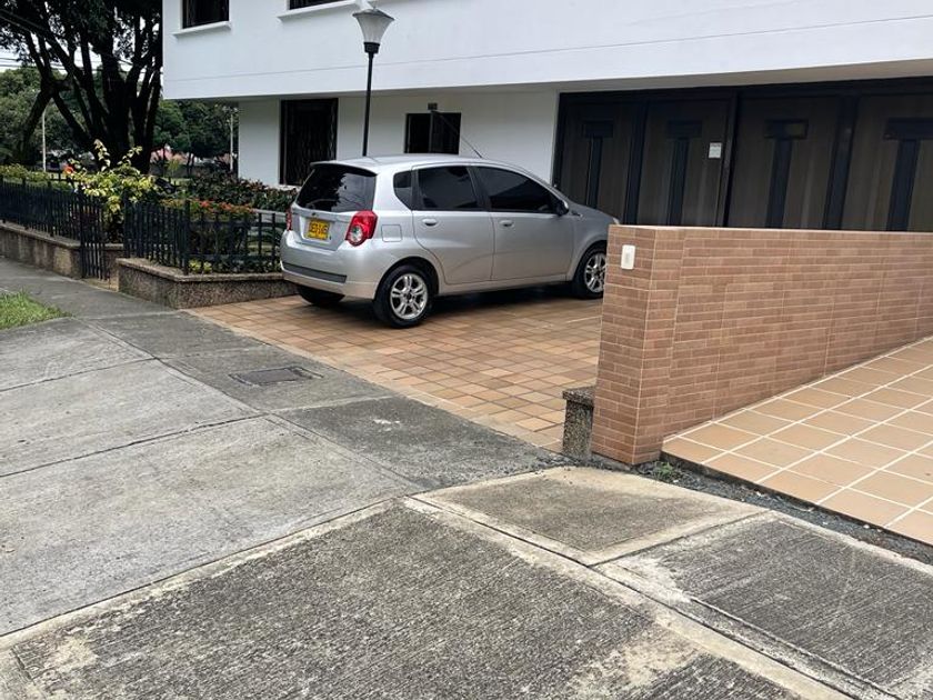 Edificio en Venta - Avenida 5 Norte, La Flora, 450,0 m² — CREBI