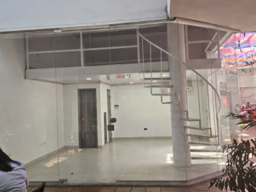 Local en Venta - Avenida 5 Norte, San Vicente, 50,0 m² — CREBI